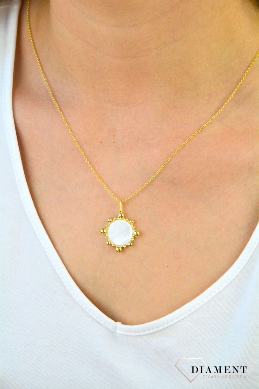 Medalion pozłacany Essme z masą perłową DZN414 MPB Z.  Naszyjnik srebrny pozłacany. Naszyjnik pozłacany kółko z masą perłową. Naszyjnik idealny pomysł na prezent dla każdej kobie.jpg